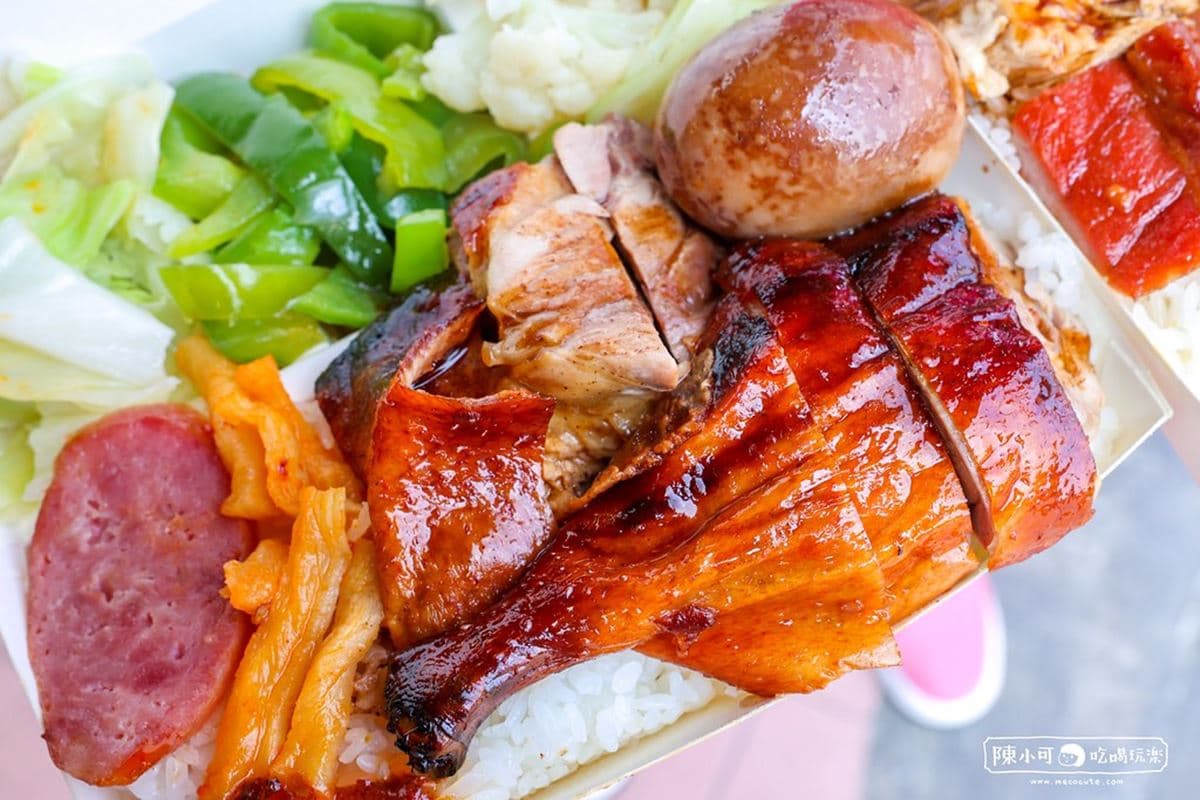 120元爽吃「五星飯店櫻桃鴨」!霸氣燒臘便當藏身新北,油亮鴨腿皮脆又肥美 120元爽吃「五星飯店櫻桃鴨」!霸氣燒臘便當藏身新北,油亮鴨腿皮脆又肥美