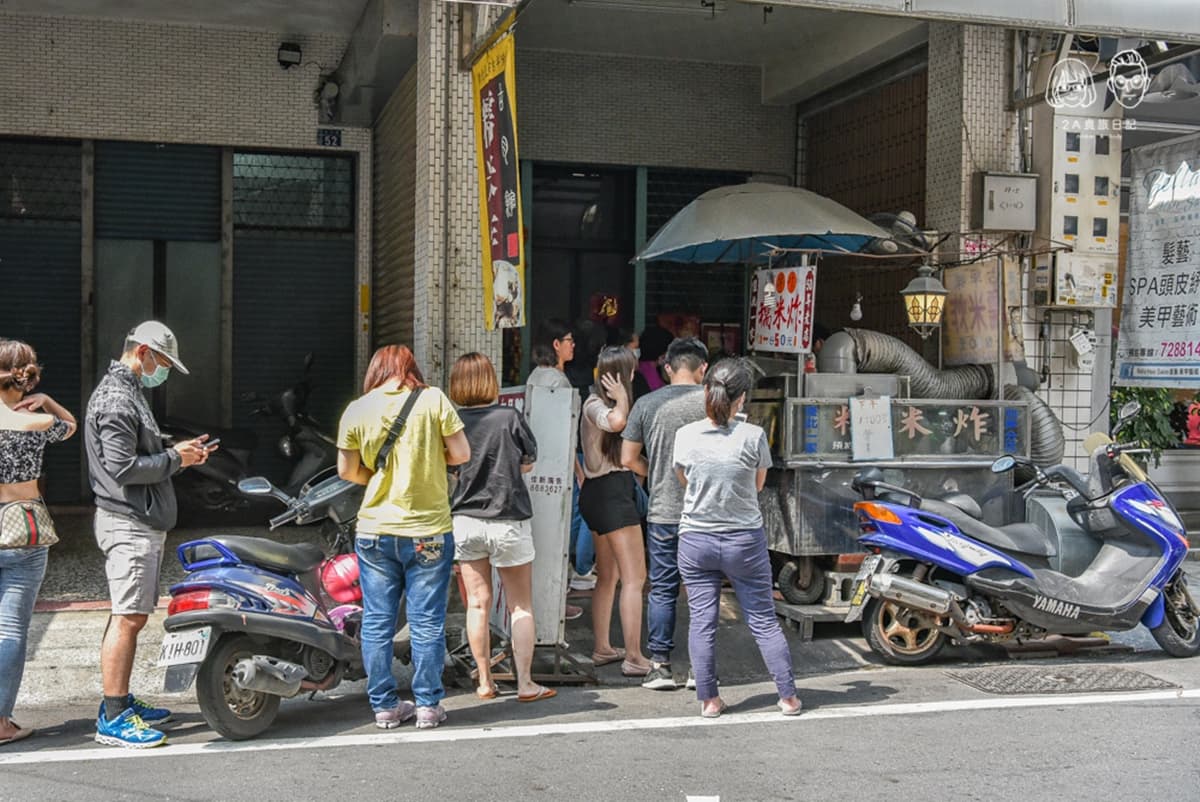 1顆只要5元!「彰化版白糖粿」大熱天也排爆,外酥內Q+花生粉一吃上癮 1顆只要5元!「彰化版白糖粿」大熱天也排爆,外酥內Q+花生粉一吃上癮