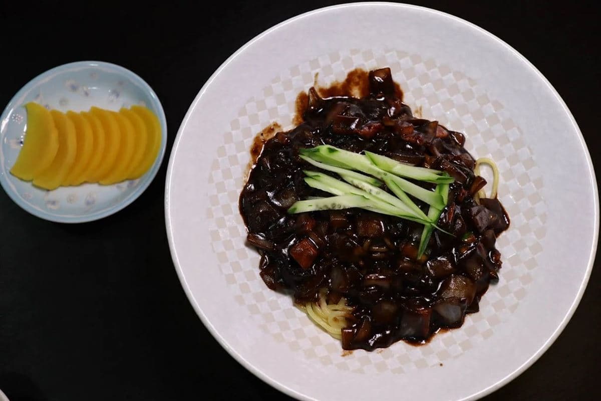 味覺秒飛首爾!「韓國主廚」來台開賣正宗黑炸醬麵、糖醋肉,熟客都是韓國人 味覺秒飛首爾!「韓國主廚」來台開賣正宗黑炸醬麵、糖醋肉,熟客都是韓國人