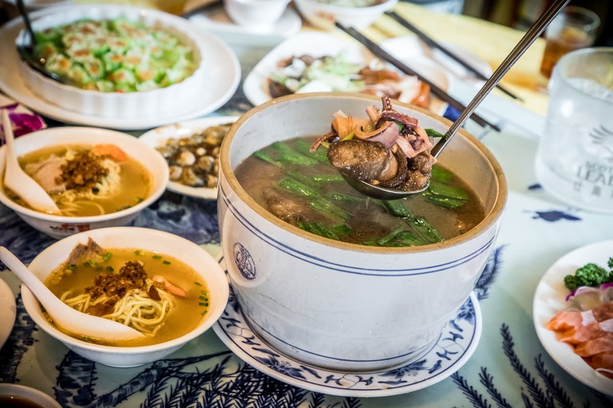 吃道地辦桌菜免跑台南!老饕激推紅蟳米糕、魷魚螺肉蒜,CP值超高一位難求 吃道地辦桌菜免跑台南!老饕激推紅蟳米糕、魷魚螺肉蒜,CP值超高一位難求