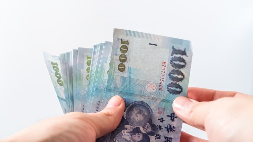 現金6000元提早發了!這8家銀行客戶4/1就入帳,快去刷存摺