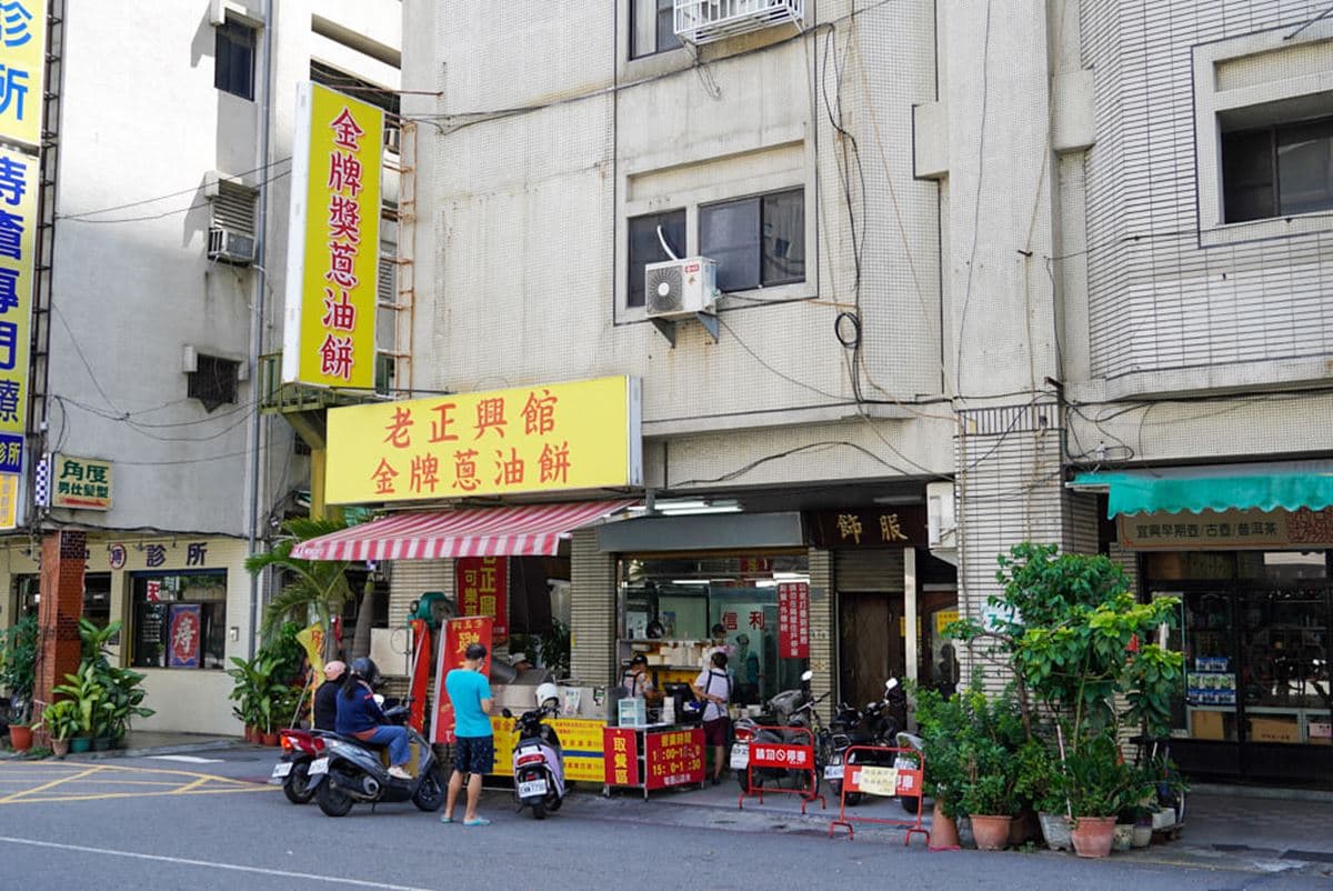 銅板價「小鼎泰豐」在高雄!爆汁湯包、滿料捲餅都必點,超佛菜單通通免百元 銅板價「小鼎泰豐」在高雄!爆汁湯包、滿料捲餅都必點,超佛菜單通通免百元