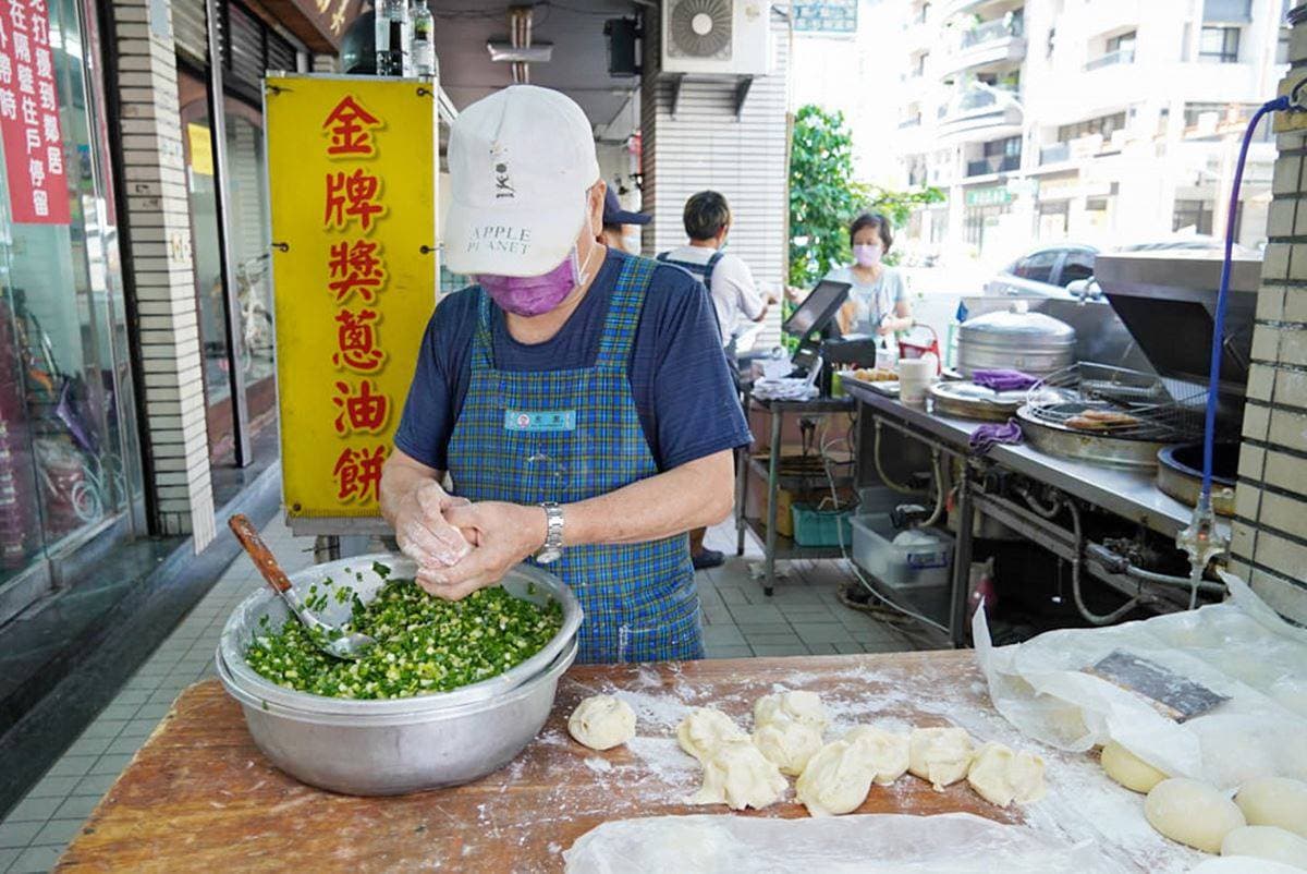 銅板價「小鼎泰豐」在高雄!爆汁湯包、滿料捲餅都必點,超佛菜單通通免百元 銅板價「小鼎泰豐」在高雄!爆汁湯包、滿料捲餅都必點,超佛菜單通通免百元