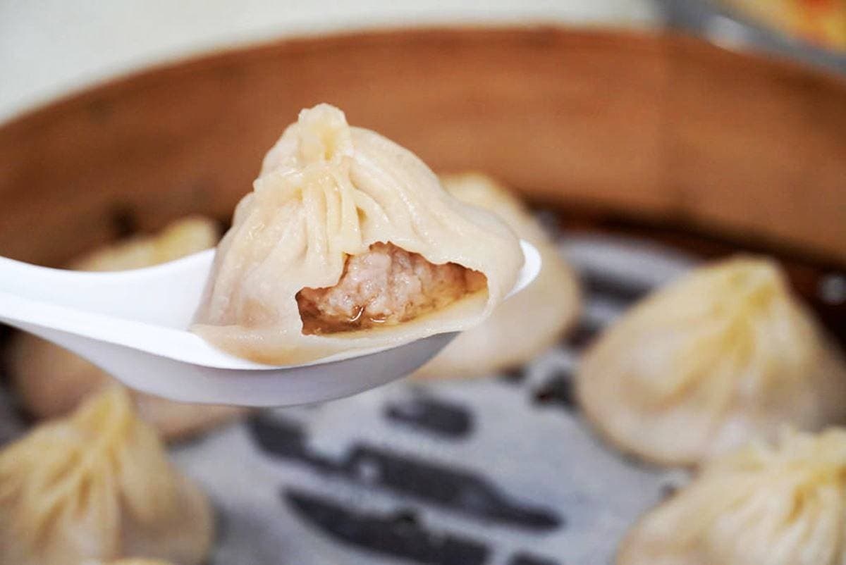 銅板價「小鼎泰豐」在高雄!爆汁湯包、滿料捲餅都必點,超佛菜單通通免百元 銅板價「小鼎泰豐」在高雄!爆汁湯包、滿料捲餅都必點,超佛菜單通通免百元