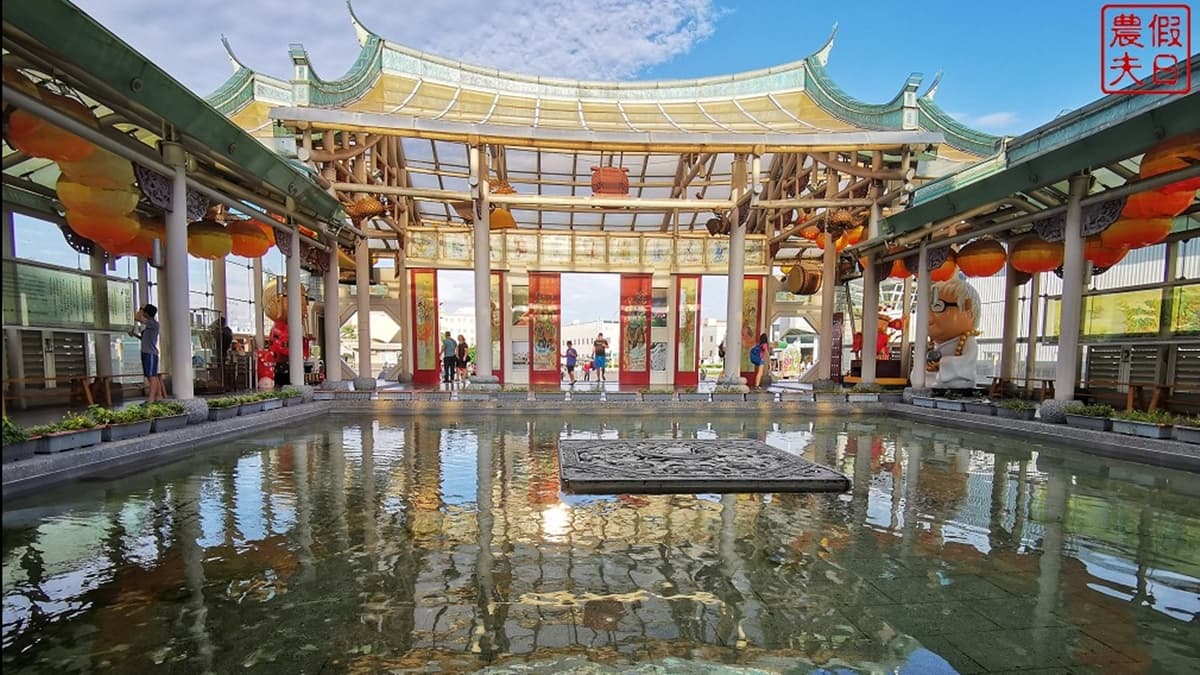 全台最靈驗土地公廟!納豆、子余吃中彰投美食|2/11《2天1夜go》店家資訊(中獎公布) 搭配從廟後方打進來的光影炫麗奪目,再加上水池倒影很好拍,美不勝收。(圖片來源:假日農夫愛趴趴照)