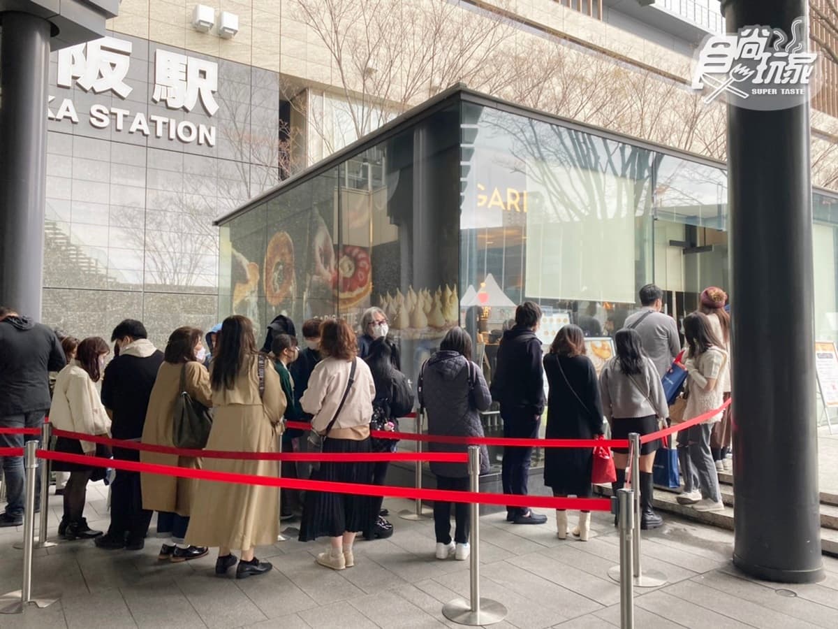 大阪街頭美食直擊!日本夯爆「法式千層酥」這口味必點、會牽絲的10円麵包 大阪街頭美食直擊!日本夯爆「法式千層酥」這口味必點、會牽絲的10円麵包