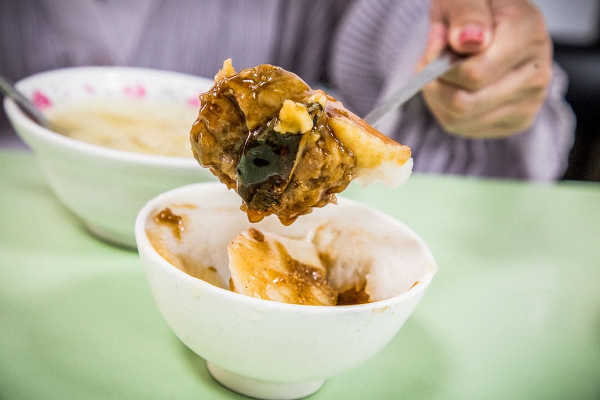 通通50元內爽吃!彰化6高CP值銅板美食:市場老店肉圓、80年蚵仔麵、焢肉飯 通通50元內爽吃!彰化6高CP值銅板美食:市場老店肉圓、80年蚵仔麵、焢肉飯
