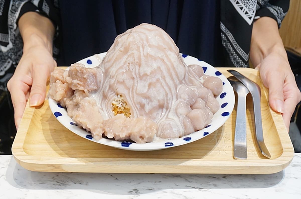 消暑開嗑!超狂「芋頭瀑布牛奶冰」滿料超欠吃,芋泥+蜜芋頭+芋圓3重暴擊 消暑開嗑!超狂「芋頭瀑布牛奶冰」滿料超欠吃,芋泥+蜜芋頭+芋圓3重暴擊