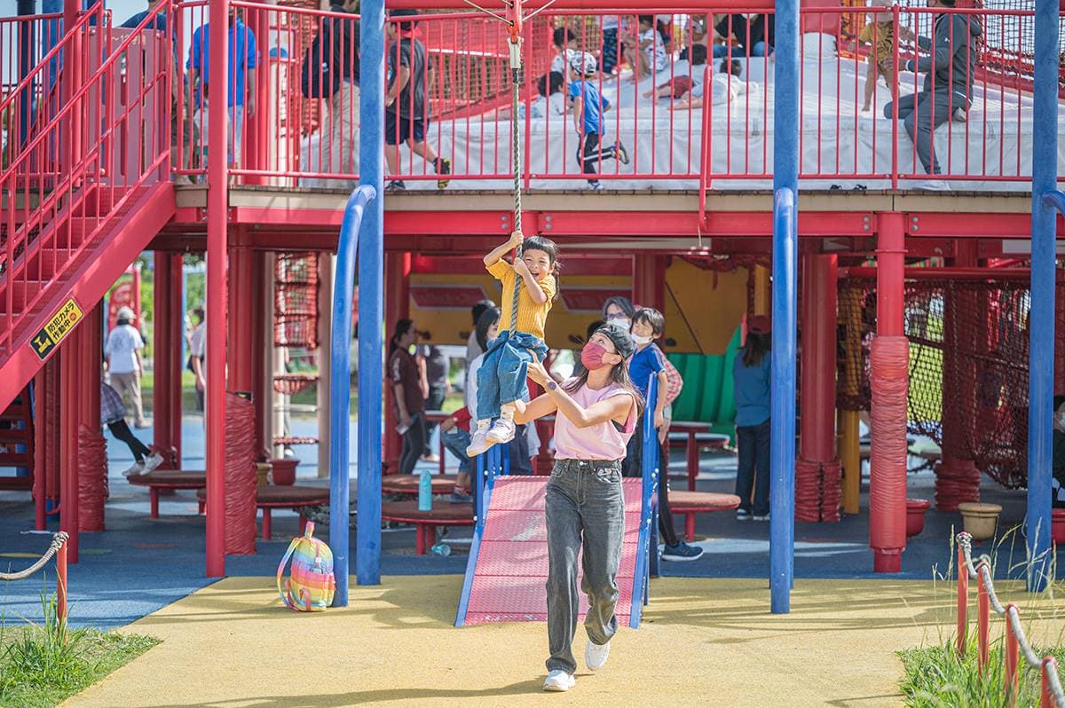 免費玩「沖繩最強公園」!佔地萬坪玩翻「7座巨型滑梯」,還能邊划船邊餵魚 免費玩「沖繩最強公園」!佔地萬坪玩翻「7座巨型滑梯」,還能邊划船邊餵魚