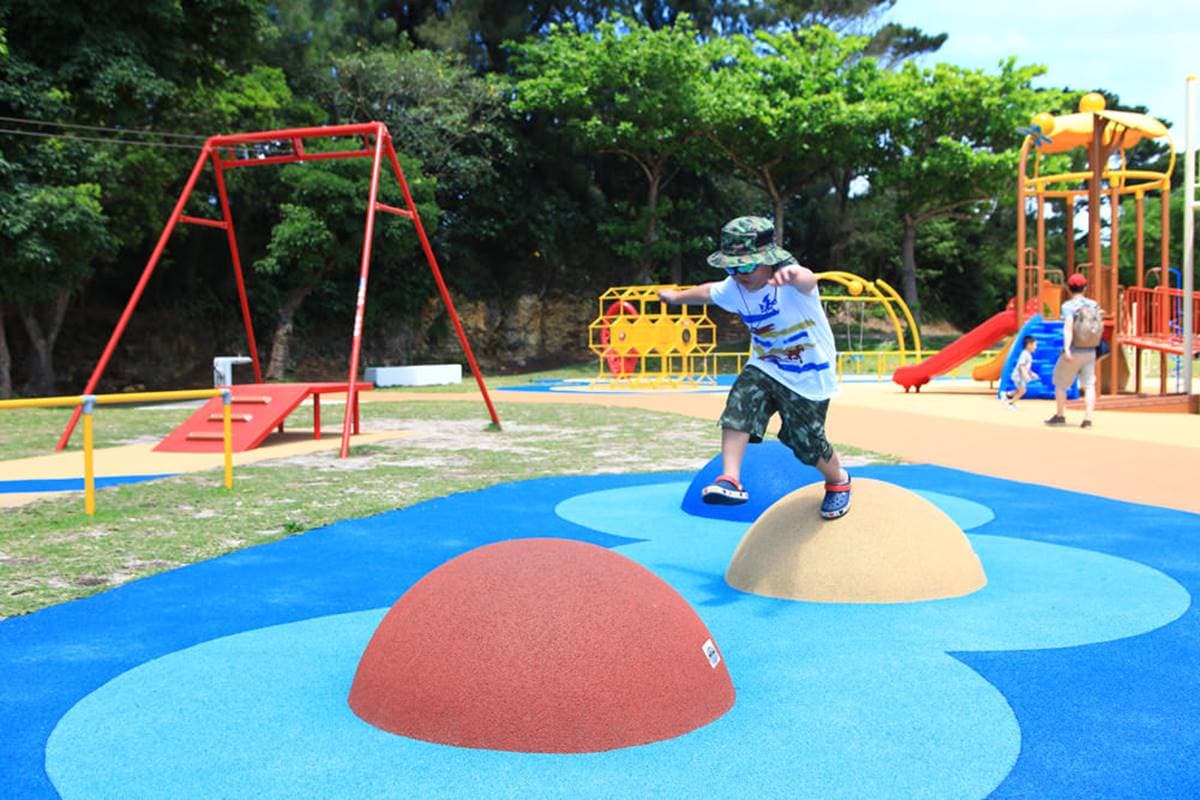 沖繩必去親子景點!6人氣公園免費玩:超大戲水池、樹屋探險、7座巨型溜滑梯 沖繩必去親子景點!6人氣公園免費玩:超大戲水池、樹屋探險、7座巨型溜滑梯