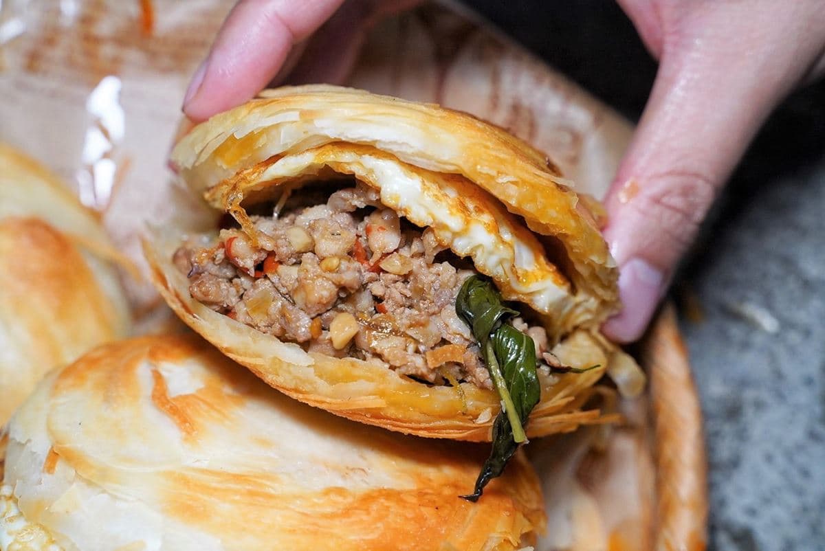 霸氣塞料不手軟!IG夯翻「超炸餡肉夾饃」是這家,皮脆肉香日本人也搶排隊 霸氣塞料不手軟!IG夯翻「超炸餡肉夾饃」是這家,皮脆肉香日本人也搶排隊