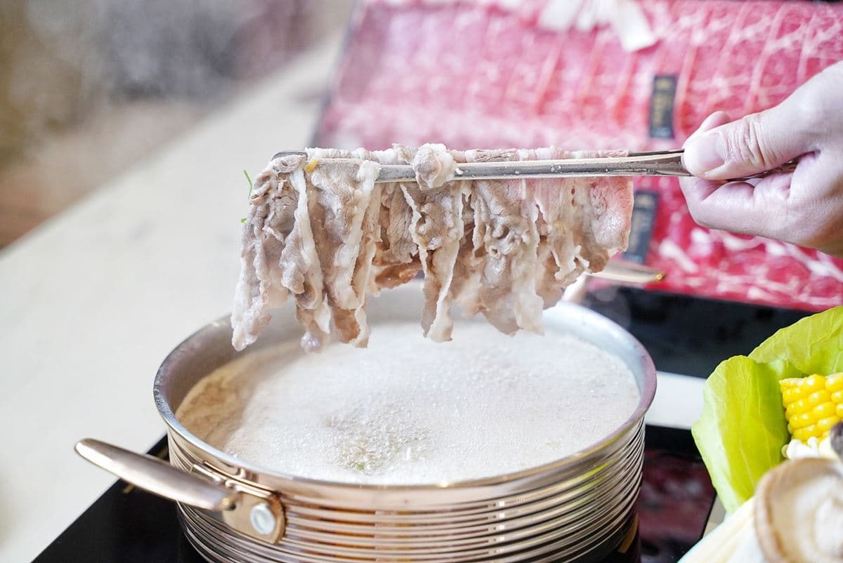 328元起火鍋吃到飽!50樣自助吧、咖哩飯、冰淇淋任吃,必點4倍肉超狂瀑布 328元起火鍋吃到飽!50樣自助吧、咖哩飯、冰淇淋任吃,必點4倍肉超狂瀑布