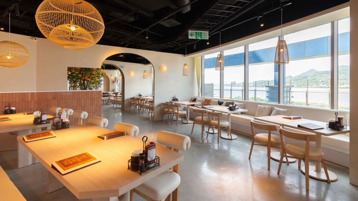 新北人吃爆!全新「貳樓大飯店」開幕抽萬元餐券,打卡地中海裝潢+絕美山海景 淡水咖啡廳推薦地中海風咖啡廳【Google 4.6星】