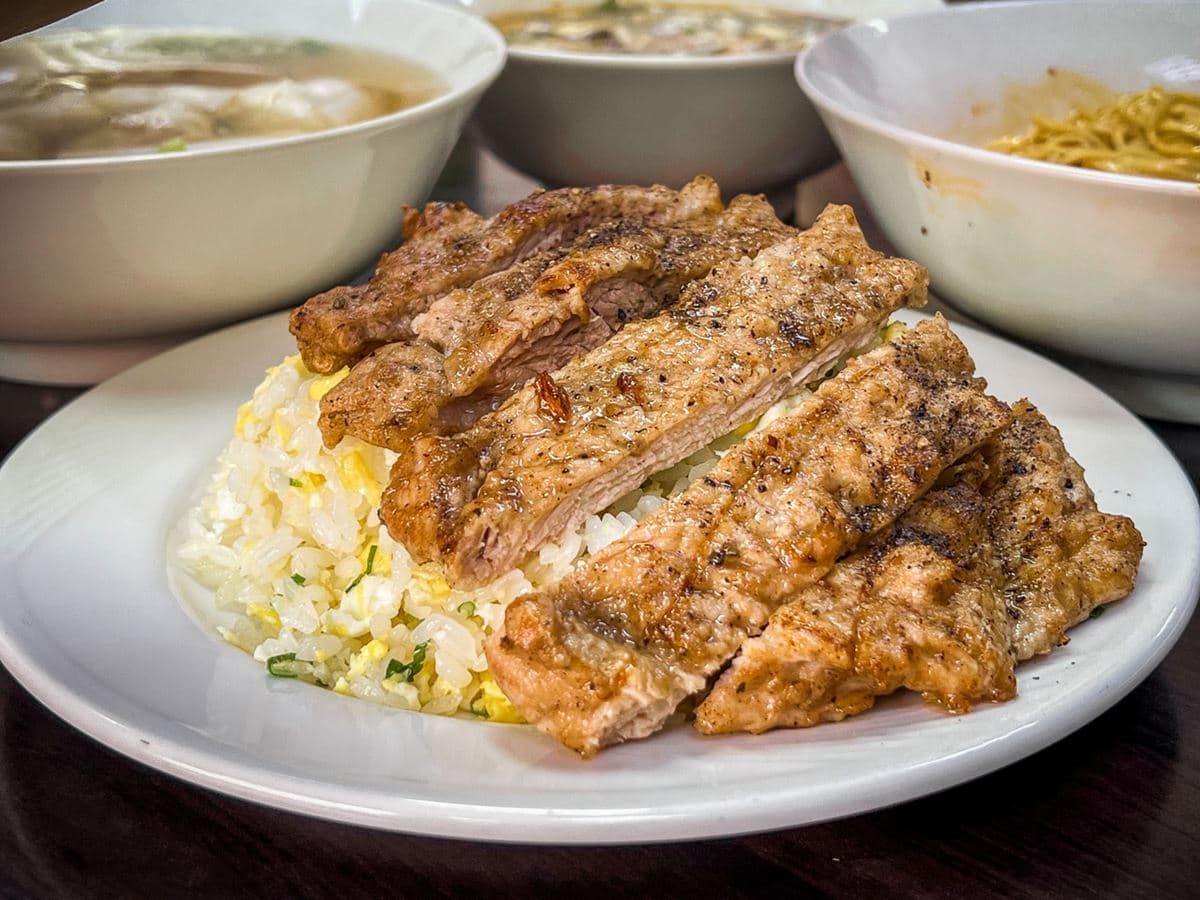 半價神還原「鼎泰豐炒飯」!北投暴紅美食是這家,銅板價吃紅油燃麵、酸辣湯 半價神還原「鼎泰豐炒飯」!北投暴紅美食是這家,銅板價吃紅油燃麵、酸辣湯