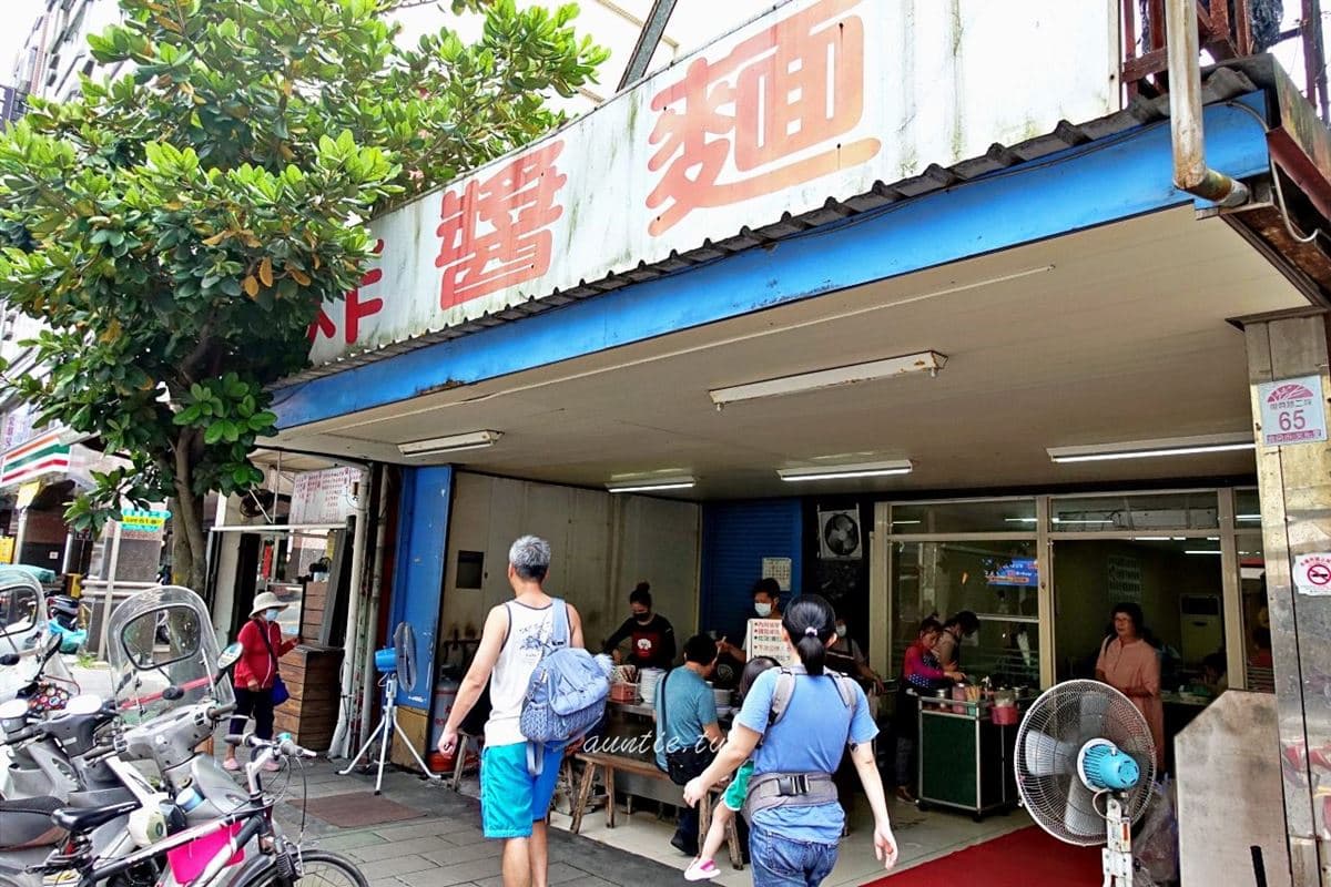 食尚鐵粉認證!宜蘭必吃6超強小吃:半熟蛋滷肉飯、排隊小籠包、炸蛋蔥油餅 食尚鐵粉認證!宜蘭必吃6超強小吃:半熟蛋滷肉飯、排隊小籠包、炸蛋蔥油餅
