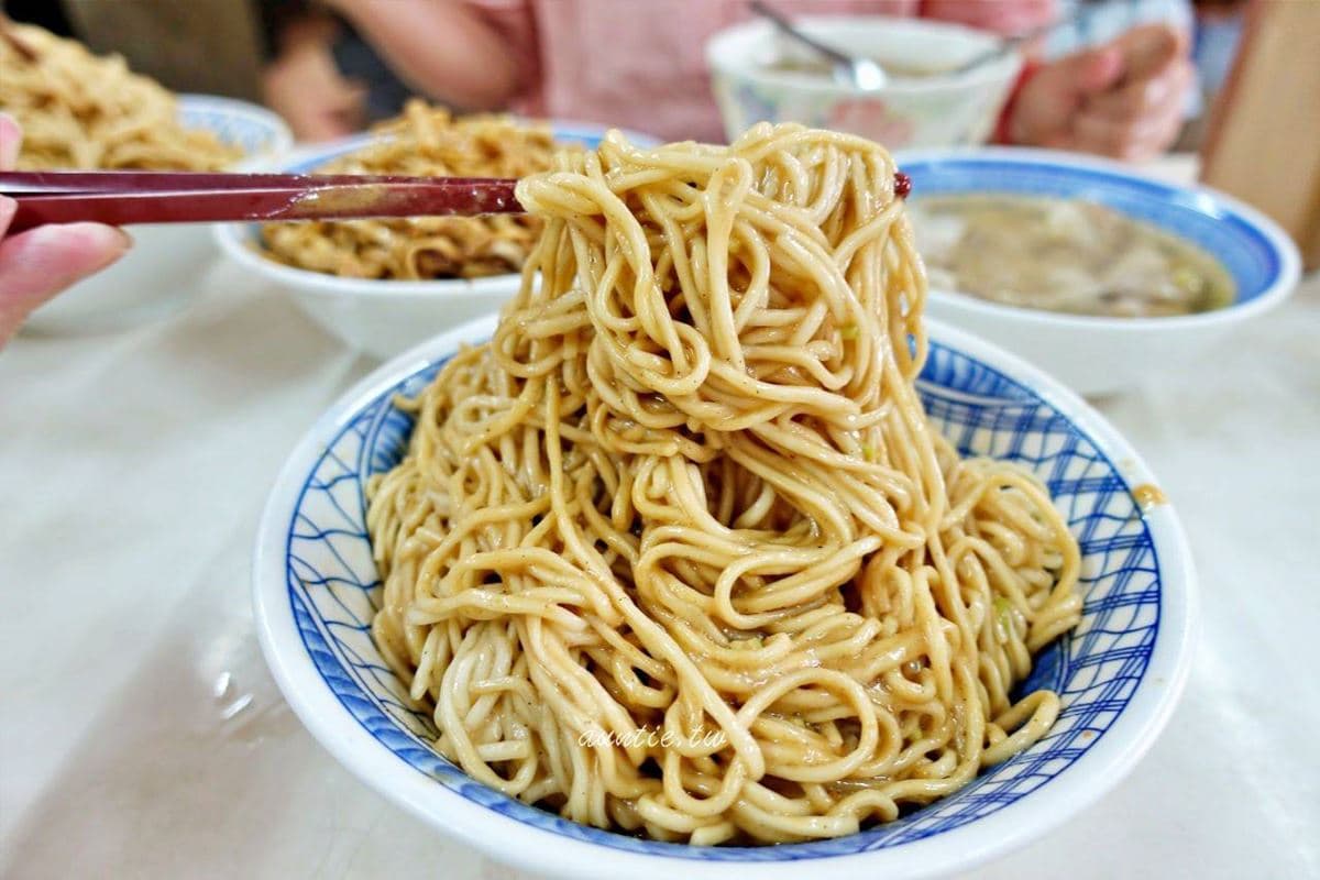 食尚鐵粉認證!宜蘭必吃6超強小吃:半熟蛋滷肉飯、排隊小籠包、炸蛋蔥油餅 食尚鐵粉認證!宜蘭必吃6超強小吃:半熟蛋滷肉飯、排隊小籠包、炸蛋蔥油餅