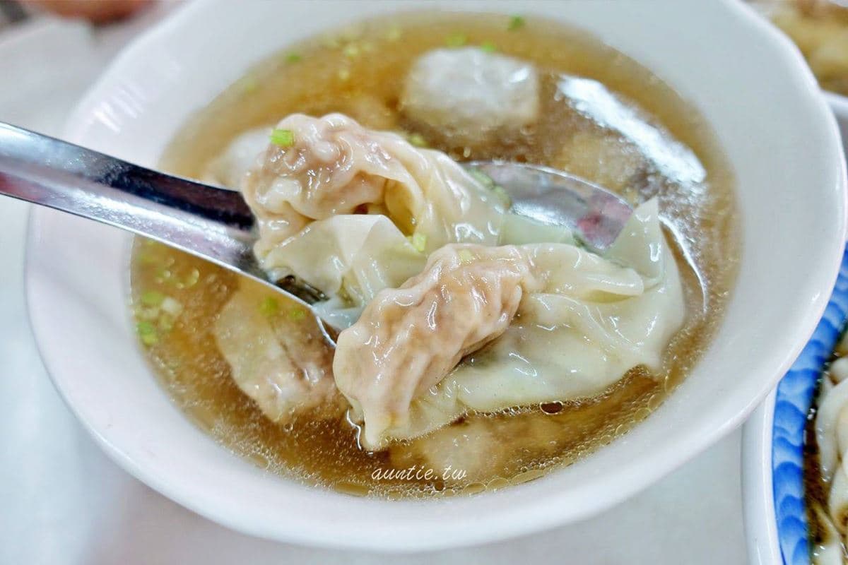 食尚鐵粉認證!宜蘭必吃6超強小吃:半熟蛋滷肉飯、排隊小籠包、炸蛋蔥油餅 食尚鐵粉認證!宜蘭必吃6超強小吃:半熟蛋滷肉飯、排隊小籠包、炸蛋蔥油餅