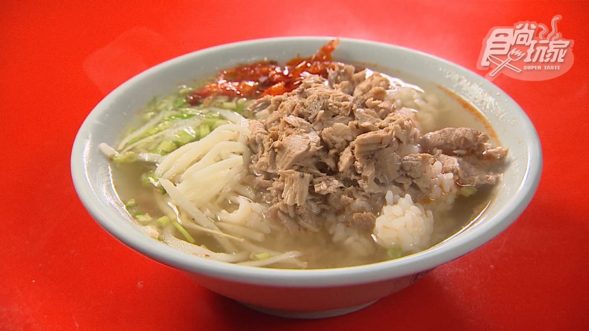 屏東小吃推薦!12家在地特色與隱藏美食,潮州牛肉麵、東港肉圓必吃清單 「飯湯」選用新鮮鮪魚肉,湯頭喝起來很鮮甜。