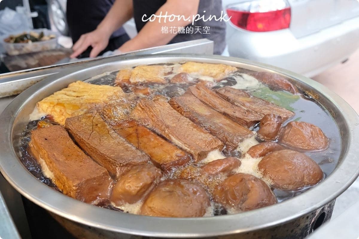 加爆蒜苗太過癮!台中超夯「餐車滷豆干」錯過等7天,全素也有香菜版太貼心 加爆蒜苗太過癮!台中超夯「餐車滷豆干」錯過等7天,全素也有香菜版太貼心