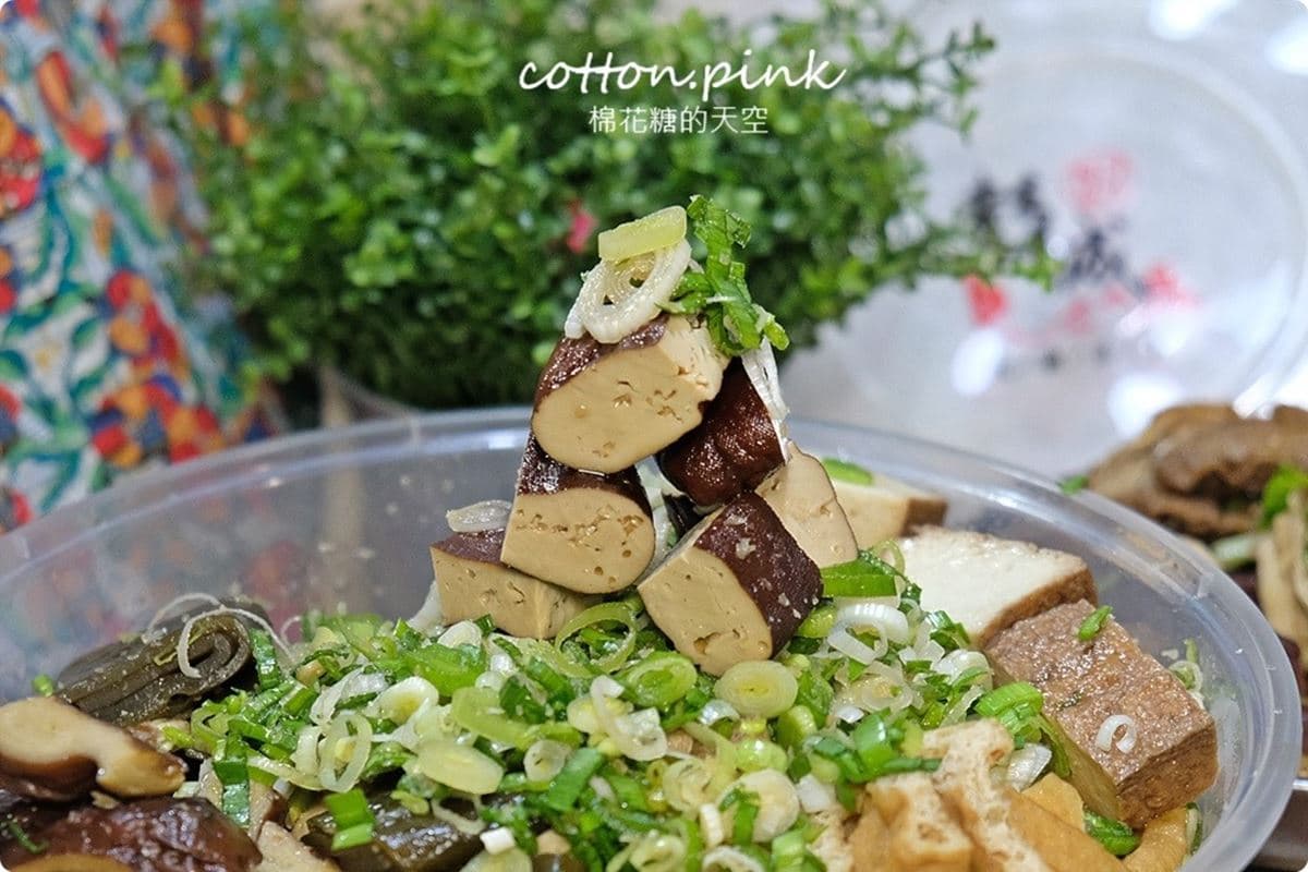 加爆蒜苗太過癮!台中超夯「餐車滷豆干」錯過等7天,全素也有香菜版太貼心 加爆蒜苗太過癮!台中超夯「餐車滷豆干」錯過等7天,全素也有香菜版太貼心