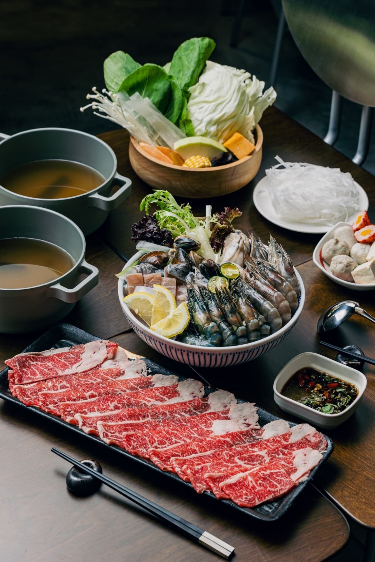 免費吃肉盤+蔬菜吧吃到飽!潮牌火鍋「肉大人」爽嗑日本尾崎牛、泡椒麻辣鍋 免費吃肉盤+蔬菜吧吃到飽!潮牌火鍋「肉大人」爽嗑日本尾崎牛、泡椒麻辣鍋
