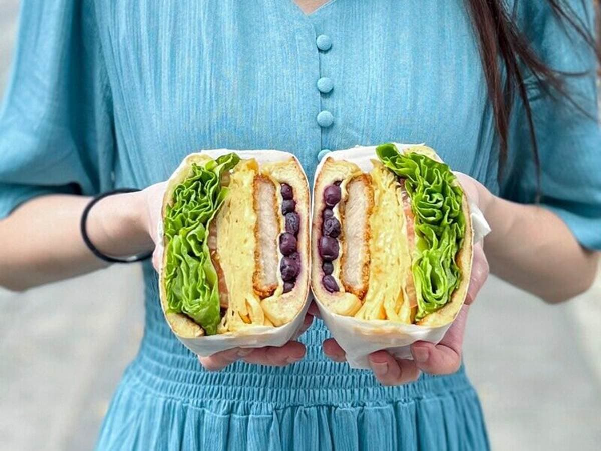 一口咬不下!台北「爆餡三明治」天天排爆,塞滿芋泥+肉鬆+愛心鹹蛋黃超誘人 一口咬不下!台北「爆餡三明治」天天排爆,塞滿芋泥+肉鬆+愛心鹹蛋黃超誘人
