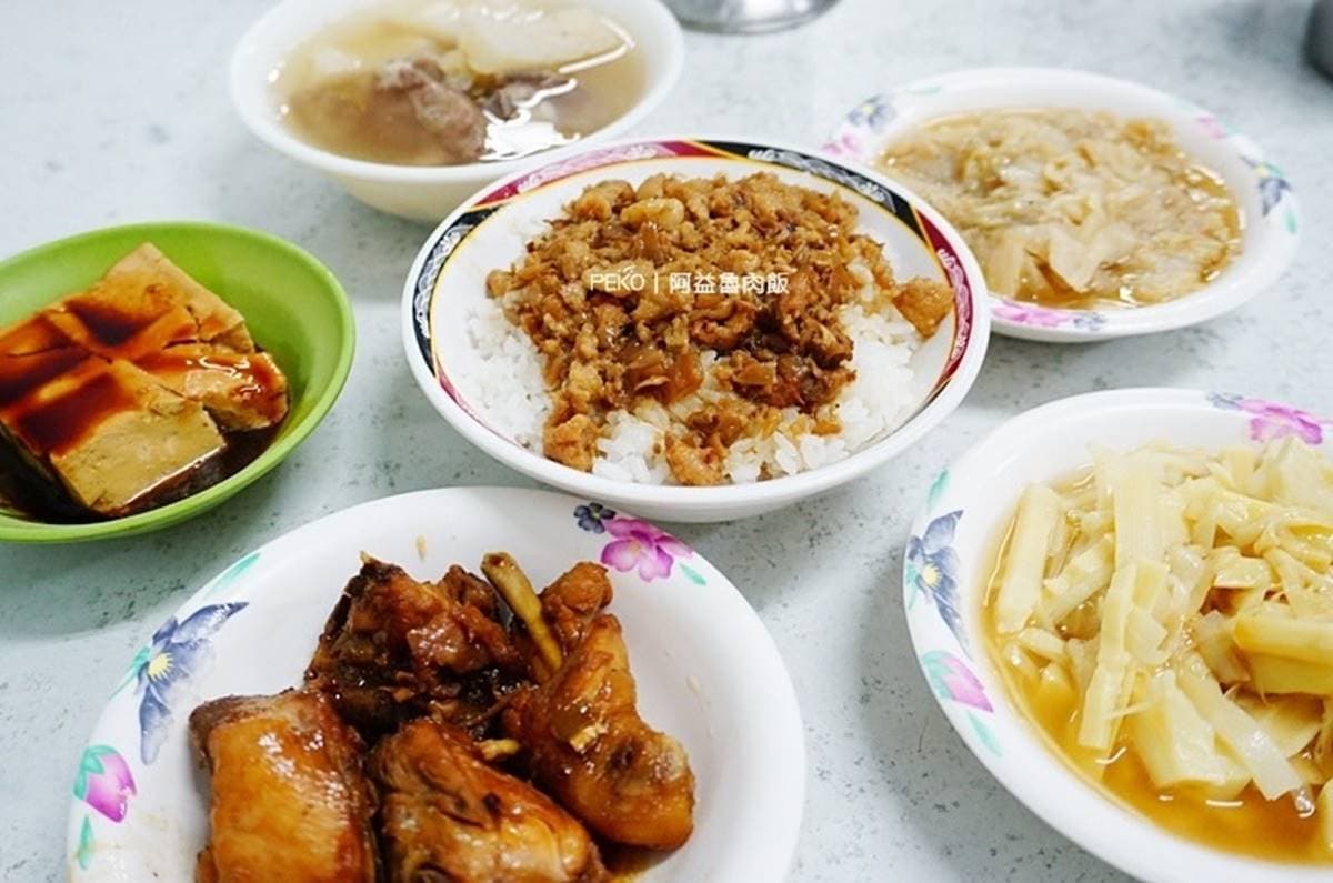 在地人才懂逛!板橋裕民街夜市6必吃美食:爆量蔥花湯包、15元佛心滷肉飯 板橋裕民街美食:阿益魯肉飯