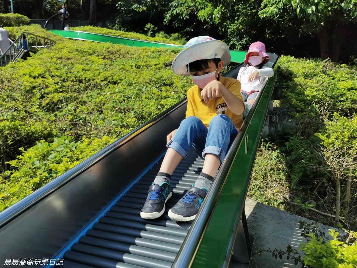玩到虛脫都不想回家!雙北8「最強親子公園」:28米長滾輪滑梯、輕軌遊樂場 玩到虛脫都不想回家!雙北8「最強親子公園」:28米長滾輪滑梯、輕軌遊樂場