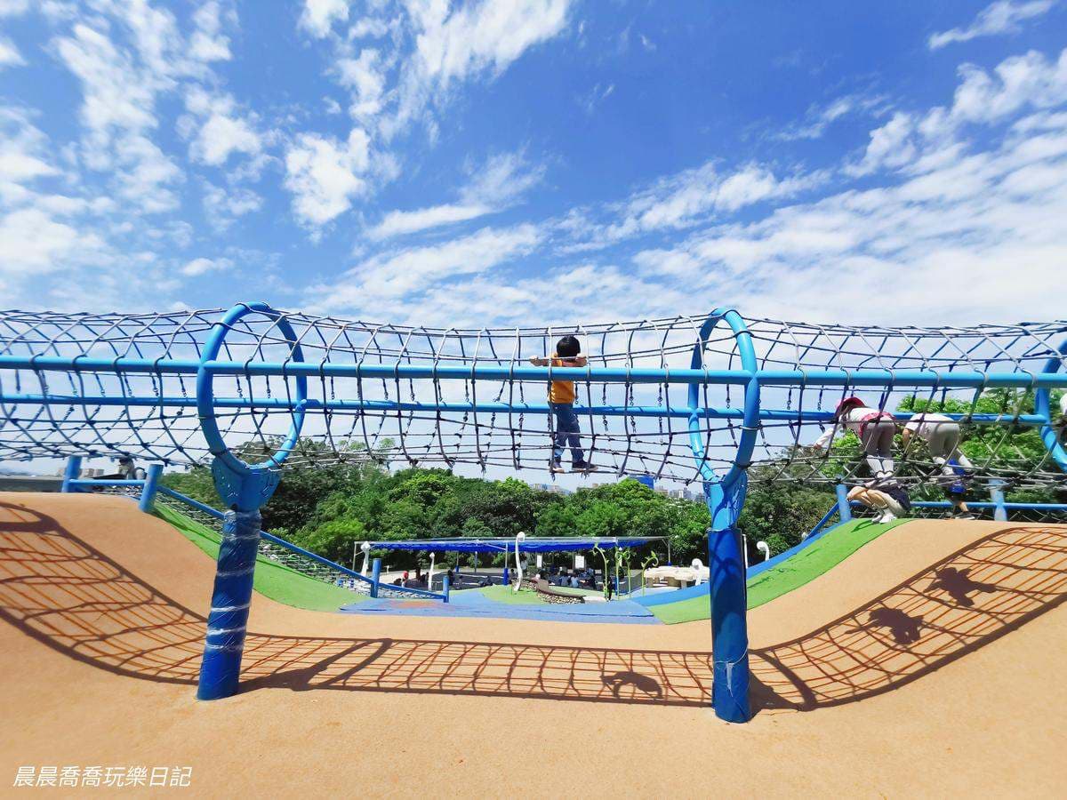 玩到虛脫都不想回家!雙北8「最強親子公園」:28米長滾輪滑梯、輕軌遊樂場 玩到虛脫都不想回家!雙北8「最強親子公園」:28米長滾輪滑梯、輕軌遊樂場