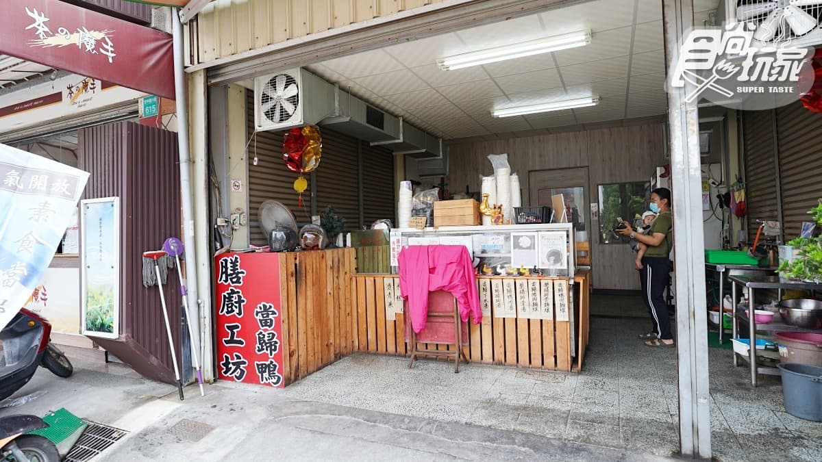 台南爆量百元餐!超狂隱藏版「鴨腿飯」滿到溢出來,吃一餐飽到天靈蓋 台南爆量百元餐!超狂隱藏版「鴨腿飯」滿到溢出來,吃一餐飽到天靈蓋