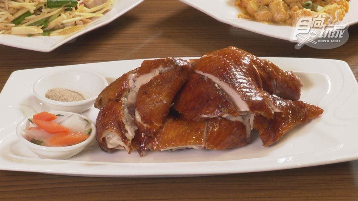苗栗超夯客家料理!「招牌脆皮雞」外酥內嫩又多汁,薑絲大腸酸香Q彈超夠味