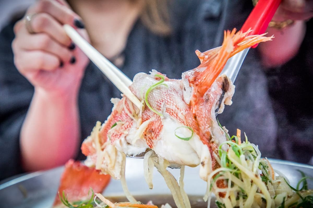 爽吃5元生魚片!8000則好評在地老字號,200元厚切鋪滿滿CP值爆表 爽吃5元生魚片!8000則好評在地老字號,200元厚切鋪滿滿CP值爆表