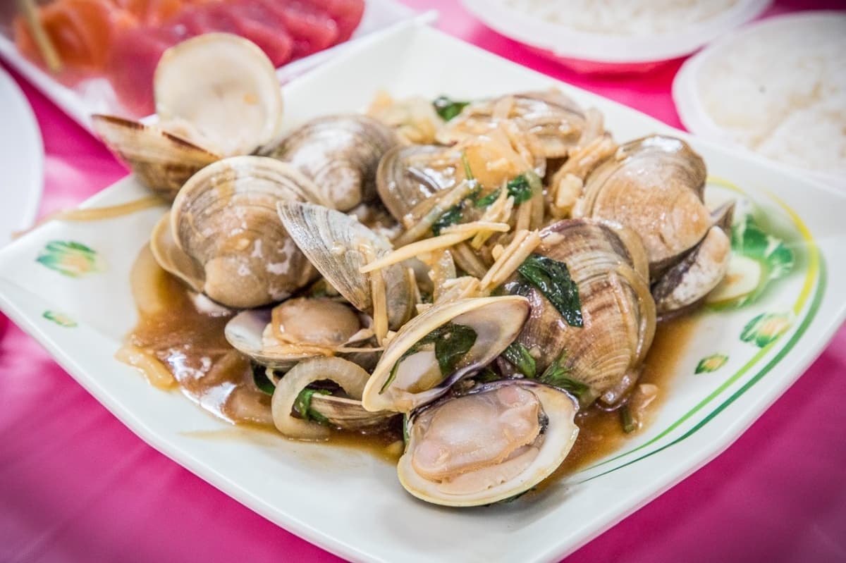 爽吃5元生魚片!8000則好評在地老字號,200元厚切鋪滿滿CP值爆表 爽吃5元生魚片!8000則好評在地老字號,200元厚切鋪滿滿CP值爆表