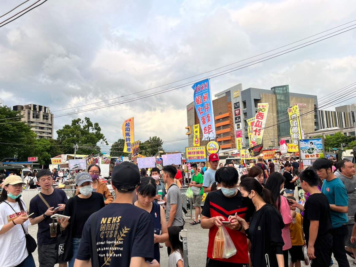 苗栗最新「週六夜市」來了!超過100家攤位+餐車逛到腿軟,加碼贈20元折價券 苗栗最新「週六夜市」來了!超過100家攤位+餐車逛到腿軟,加碼贈20元折價券