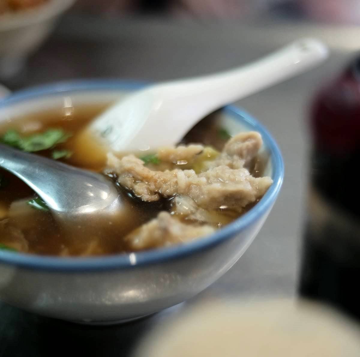 只有基隆吃得到!麵線羹獨創「魚漿裹大腸」,在地人祕密美食基地「在這」 只有基隆吃得到!麵線羹獨創「魚漿裹大腸」,在地人祕密美食基地「在這」