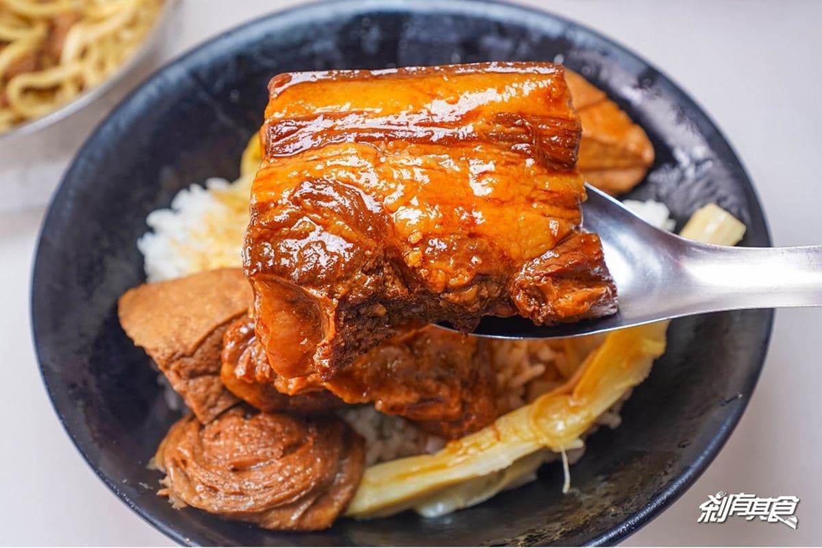 內行帶路吃台中!水湳市場周邊6必吃:大碗公雜菜麵、排隊爌肉飯、黃金煎包 內行帶路吃台中!水湳市場周邊6必吃:大碗公雜菜麵、排隊爌肉飯、黃金煎包