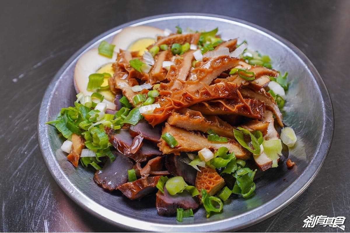 內行帶路吃台中!水湳市場周邊6必吃:大碗公雜菜麵、排隊爌肉飯、黃金煎包 內行帶路吃台中!水湳市場周邊6必吃:大碗公雜菜麵、排隊爌肉飯、黃金煎包
