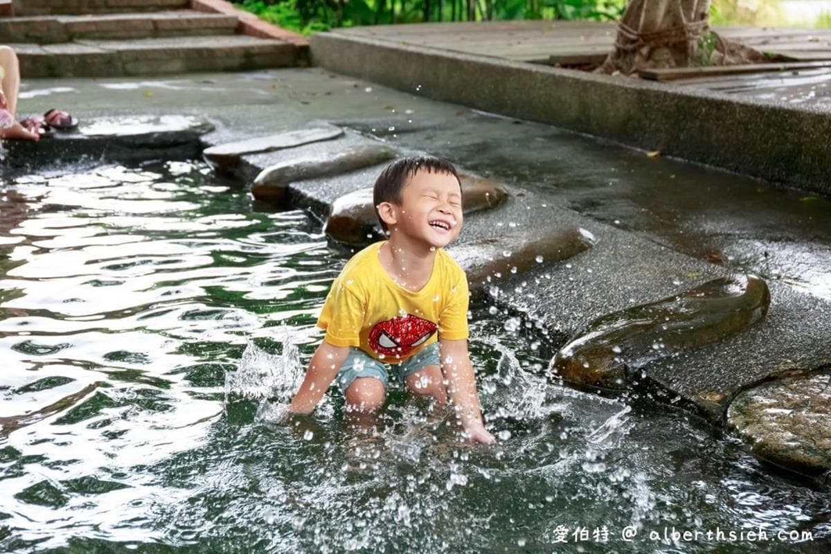 暑假遛小孩必衝!桃園12大「最強親子景點」:5500坪放電公園、免門票戲水池 桃園景點推薦暑假走一趟「石母娘娘浣衣池」,天然湧泉池水清澈涼爽。