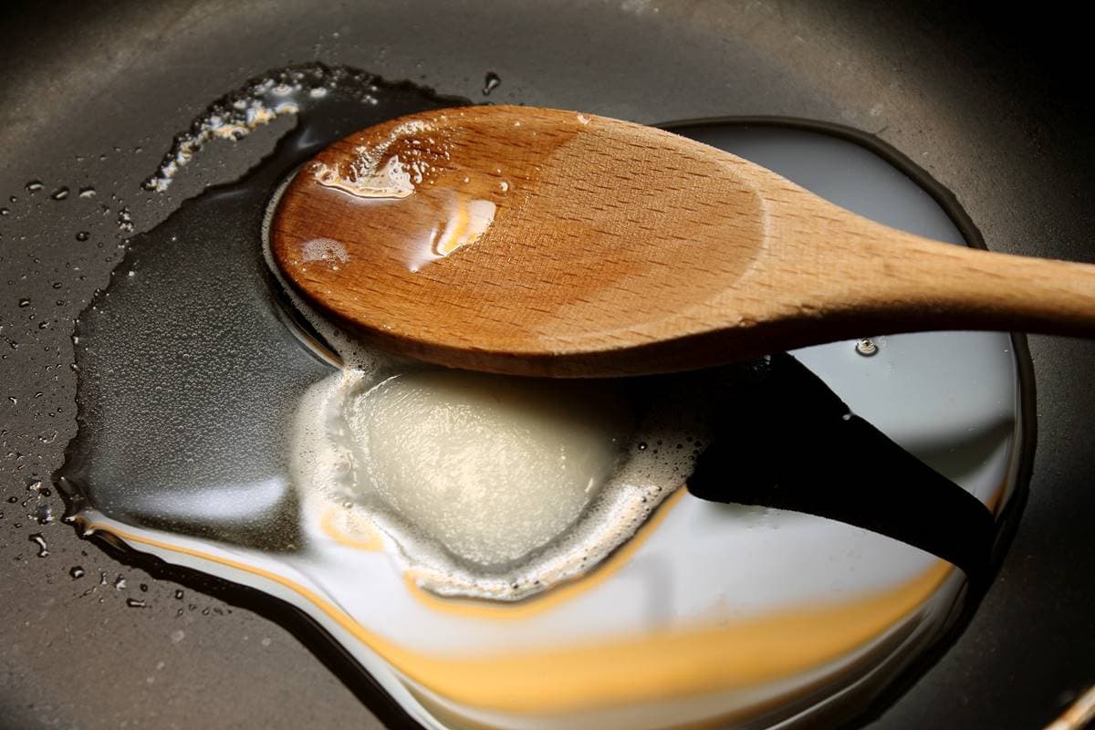 你家做菜也用?椰子油是「超級食物或十足毒藥」?專家:飽和脂肪約豬油2倍 你家做菜也用?椰子油是「超級食物或十足毒藥」?專家:飽和脂肪約豬油2倍