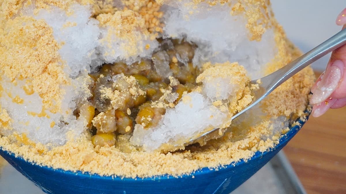 中和超夯巷弄美食!爆量「古早味麵茶冰」料多挖不完,黑糖鮮奶豆花香濃綿密 中和超夯巷弄美食!爆量「古早味麵茶冰」料多挖不完,黑糖鮮奶豆花香濃綿密