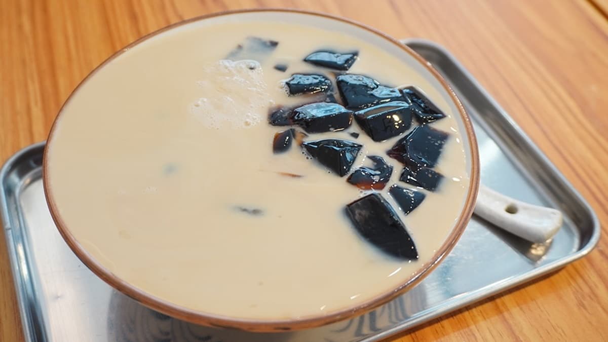 中和超夯巷弄美食!爆量「古早味麵茶冰」料多挖不完,黑糖鮮奶豆花香濃綿密 中和超夯巷弄美食!爆量「古早味麵茶冰」料多挖不完,黑糖鮮奶豆花香濃綿密