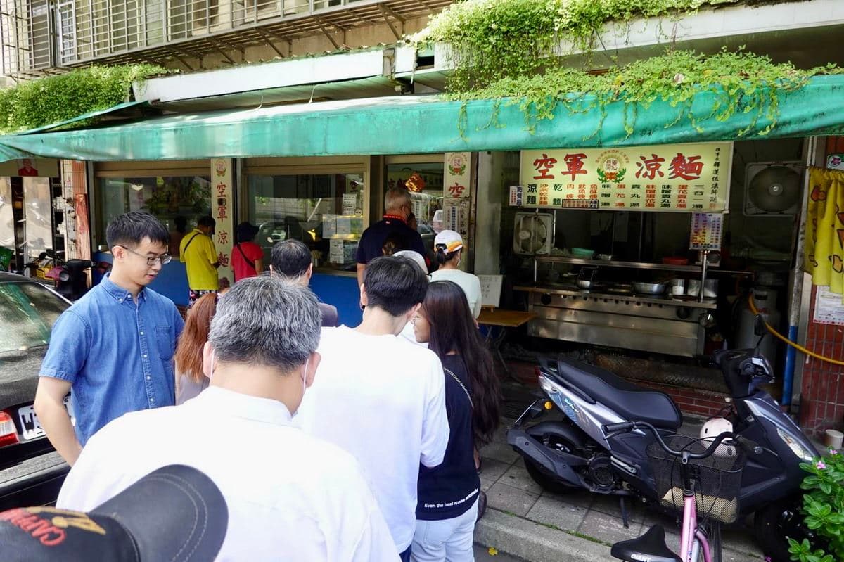 涼麵堆成山只要70元!網推台北「高CP值涼麵天花板」,隱身信義區小資族最愛 涼麵堆成山只要70元!網推台北「高CP值涼麵天花板」,隱身信義區小資族最愛