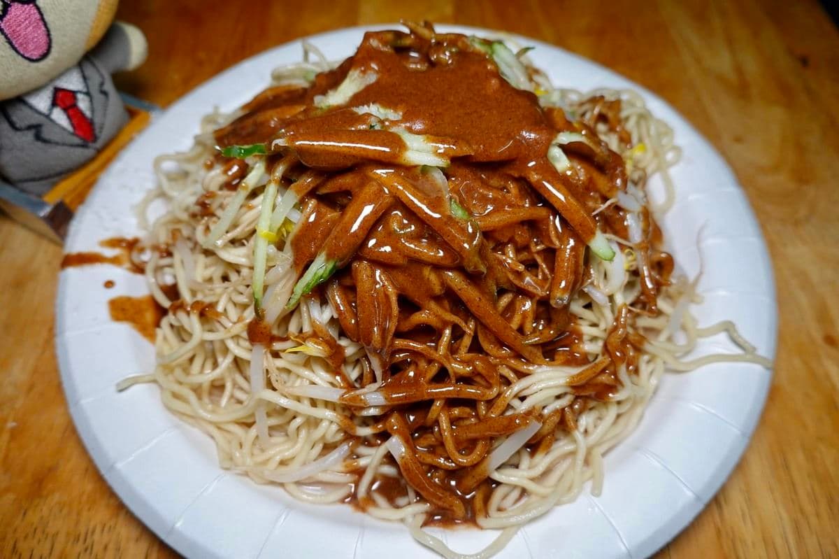 涼麵堆成山只要70元!網推台北「高CP值涼麵天花板」,隱身信義區小資族最愛 涼麵堆成山只要70元!網推台北「高CP值涼麵天花板」,隱身信義區小資族最愛
