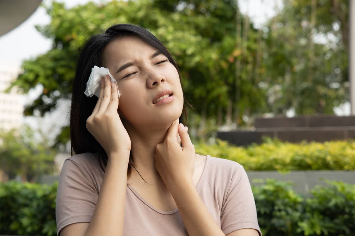 檢測是否「暑濕」上身!中醫教按摩3穴道,女性「舒緩經痛、調血氣」也適用 檢測是否「暑濕」上身!中醫教按摩3穴道,女性「舒緩經痛、調血氣」也適用