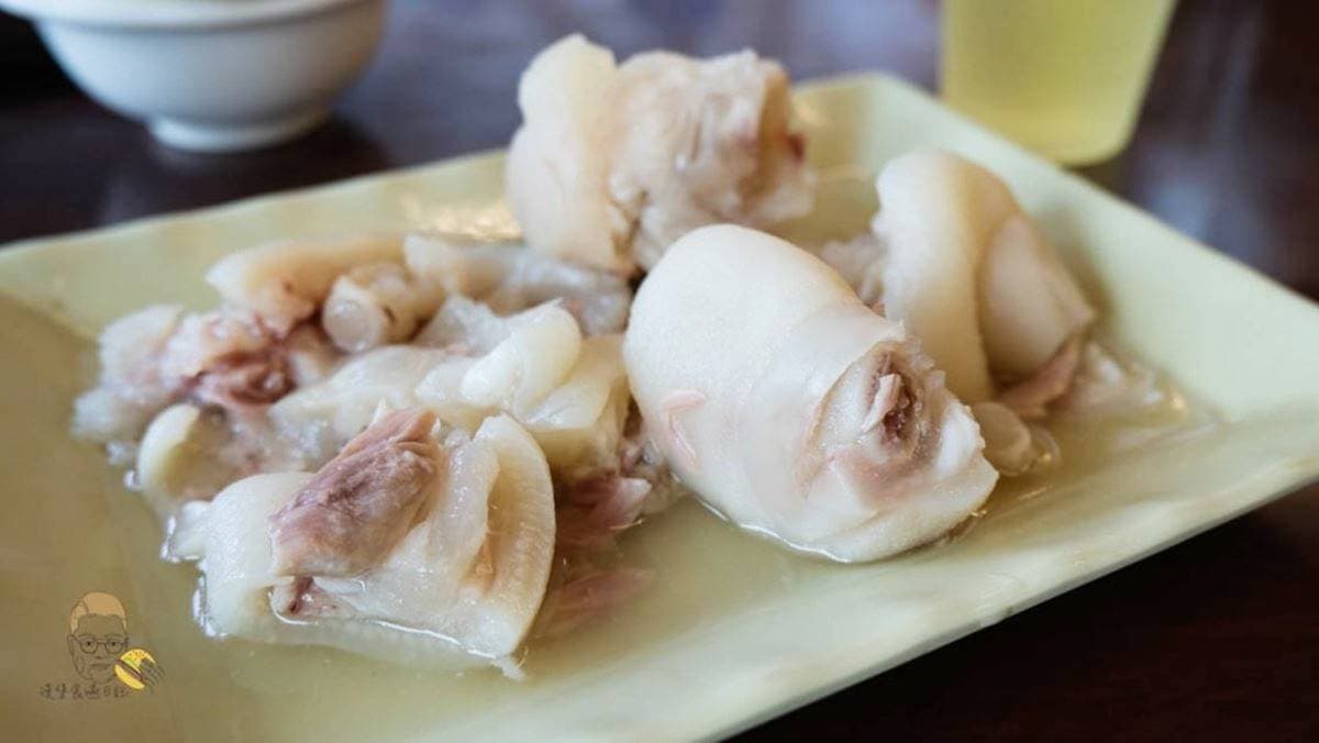 想吃永遠要排隊!高雄超狂「傳奇烤鴨」日賣千隻,一鴨二吃爽嗑捲餅、炒鴨架 想吃永遠要排隊!高雄超狂「傳奇烤鴨」日賣千隻,一鴨二吃爽嗑捲餅、炒鴨架