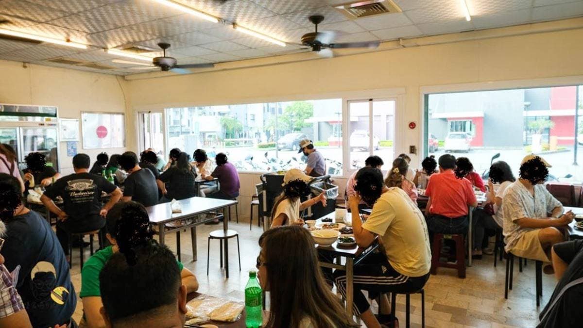 想吃永遠要排隊!高雄超狂「傳奇烤鴨」日賣千隻,一鴨二吃爽嗑捲餅、炒鴨架 想吃永遠要排隊!高雄超狂「傳奇烤鴨」日賣千隻,一鴨二吃爽嗑捲餅、炒鴨架