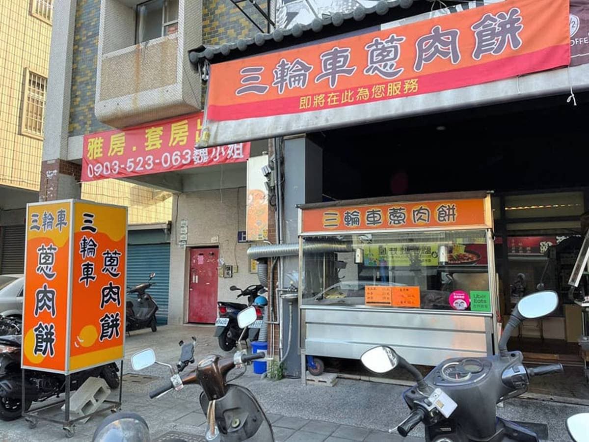 一開賣就排隊!在地金黃酥香「台式蔥肉餅」,爽脆外皮夾高麗菜絲太欠吃 一開賣就排隊!在地金黃酥香「台式蔥肉餅」,爽脆外皮夾高麗菜絲太欠吃