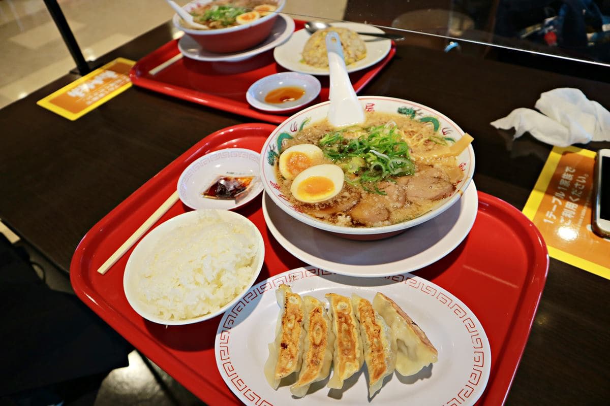 日本人最愛這樣吃!嗑拉麵、煎餃、炒麵通通配白飯,竟是因為「2原因」(中獎公布) 日本人最愛這樣吃!嗑拉麵、煎餃、炒麵通通配白飯,竟是因為「2原因」(中獎公布)