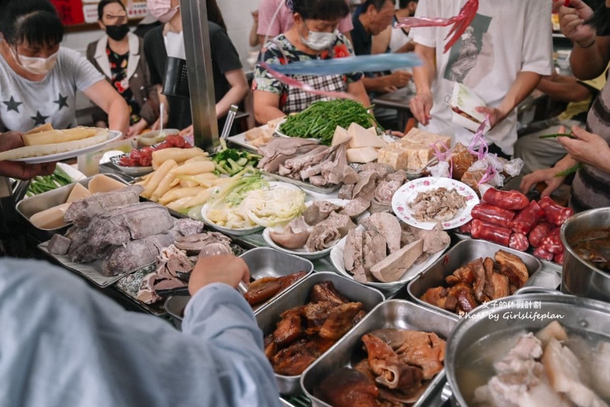 嘉義「涼菜魯熟肉天王」在這!無招牌擠滿人排隊搶夾,在地最愛台式早午餐 嘉義「涼菜魯熟肉天王」在這!無招牌擠滿人排隊搶夾,在地最愛台式早午餐