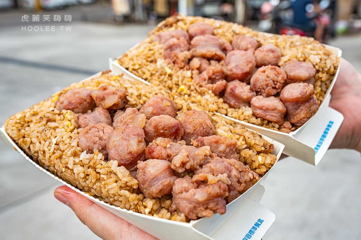 高雄楠梓美食推薦TOP14!14元彈牙肉圓、平價爆量炒飯、人氣蒜味蟹腳 楠梓美食:阿嬤炒飯|爆量炒飯傳奇